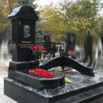 Памятник с бронзовым барельефом